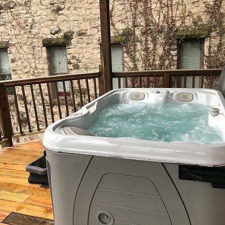 Private Luxury Suite With Hot Tub Downtown Eureka Springs Exterior foto