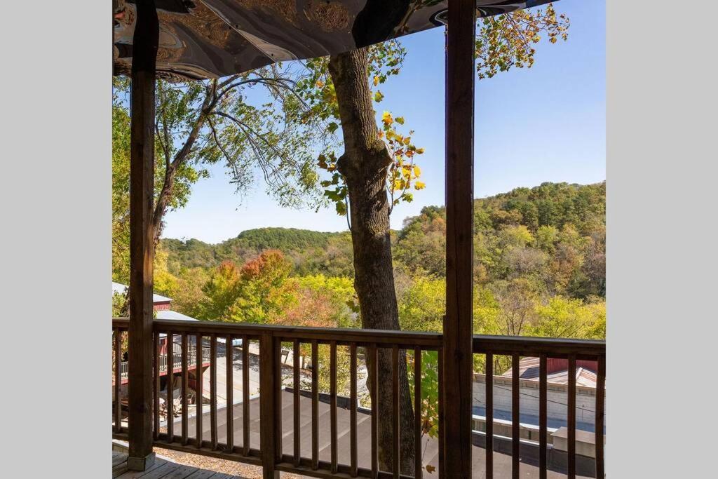 Private Luxury Suite With Hot Tub Downtown Eureka Springs Exterior foto