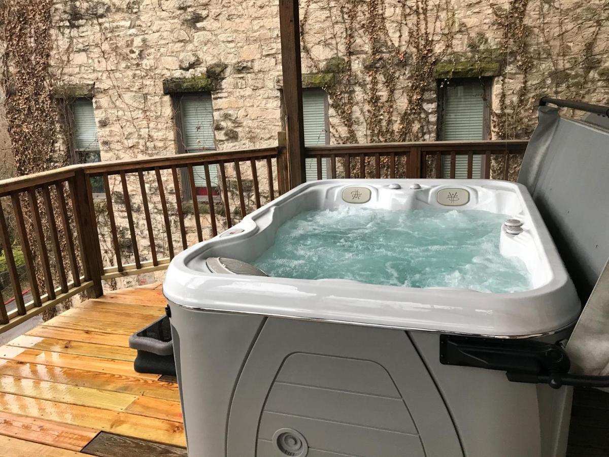 Private Luxury Suite With Hot Tub Downtown Eureka Springs Exterior foto